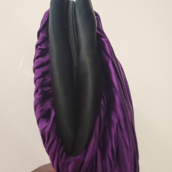 Mini Clutch Shaped Like an  oversized coin purse - Picture 2 of 8